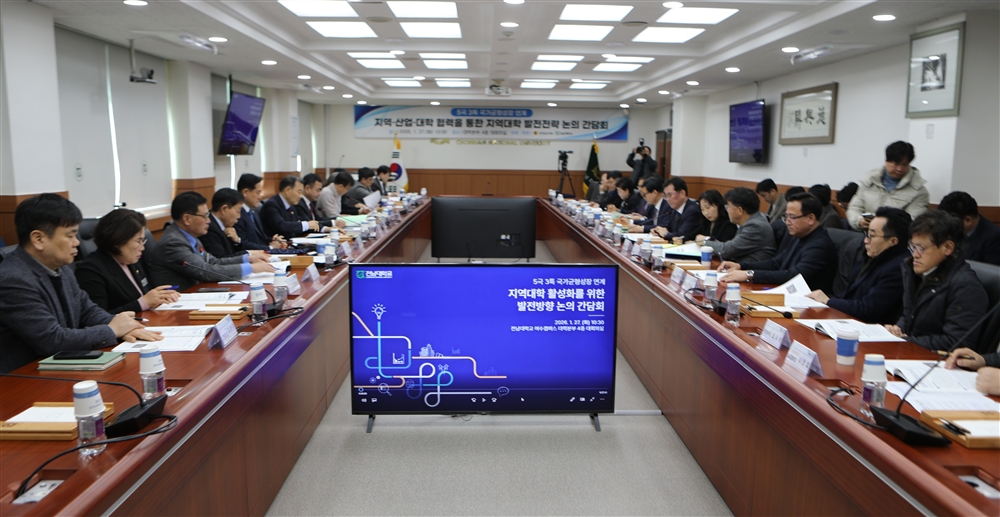 그림입니다.  원본 그림의 이름: 1T7A5444.JPG  원본 그림의 크기: 가로 6482pixel, 세로 3353pixel  사진 찍은 날짜: 2026년 01월 27일 오후 10:58  카메라 제조 업체 : Canon  카메라 모델 : Canon EOS 5D Mark IV  프로그램 이름 : PhotoScape  F-스톱 : 2.8  노출 시간 : 1/30초  ISO 감도 : 100  색 대표 : sRGB  노출 모드 : 자동  프로그램 노출 : 자동 제어